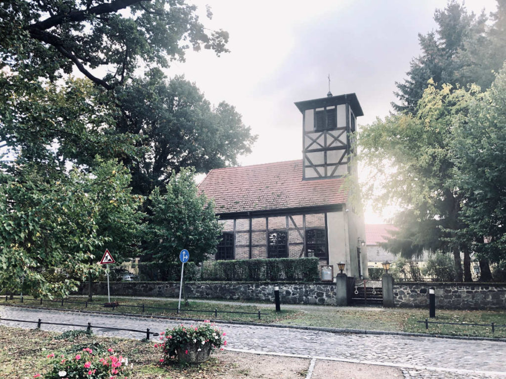 Makler Michendorf: Dorfkirche in der Schmerberger Strasse