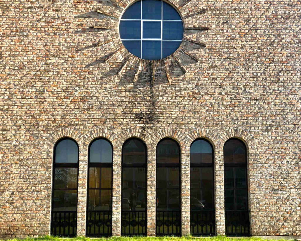 Makler Wustermark 14641: Kirche in der Eisenbahnersiedlung Elstal 