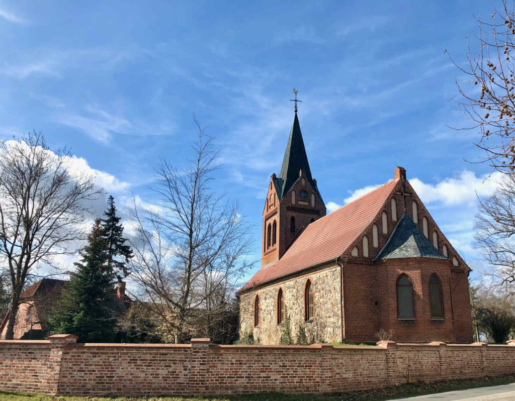 Makler Liepe: Kirche